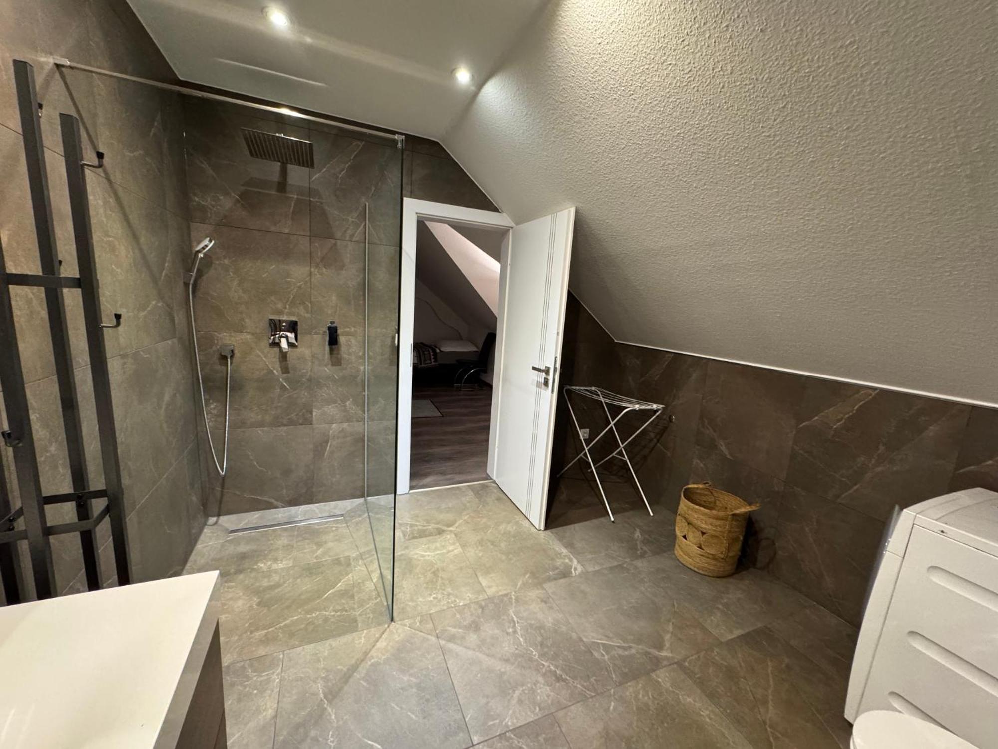 Modern House Gehrden Auf 2 Etagen, Nice Garten, Barbecue, Contactless Check-In, Free Parking Exterior foto